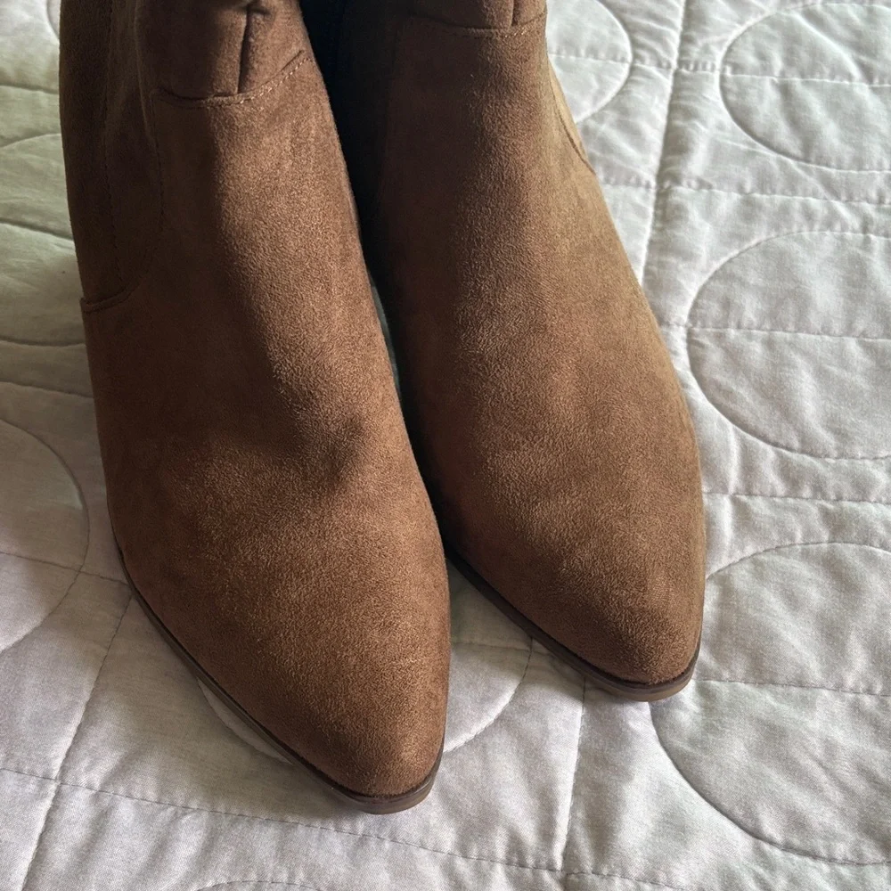 Universal Thread Tan Heeled Boots - Picture 4 of 9